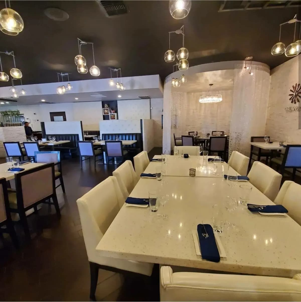 Dining room showing Tabla franchise ambiance